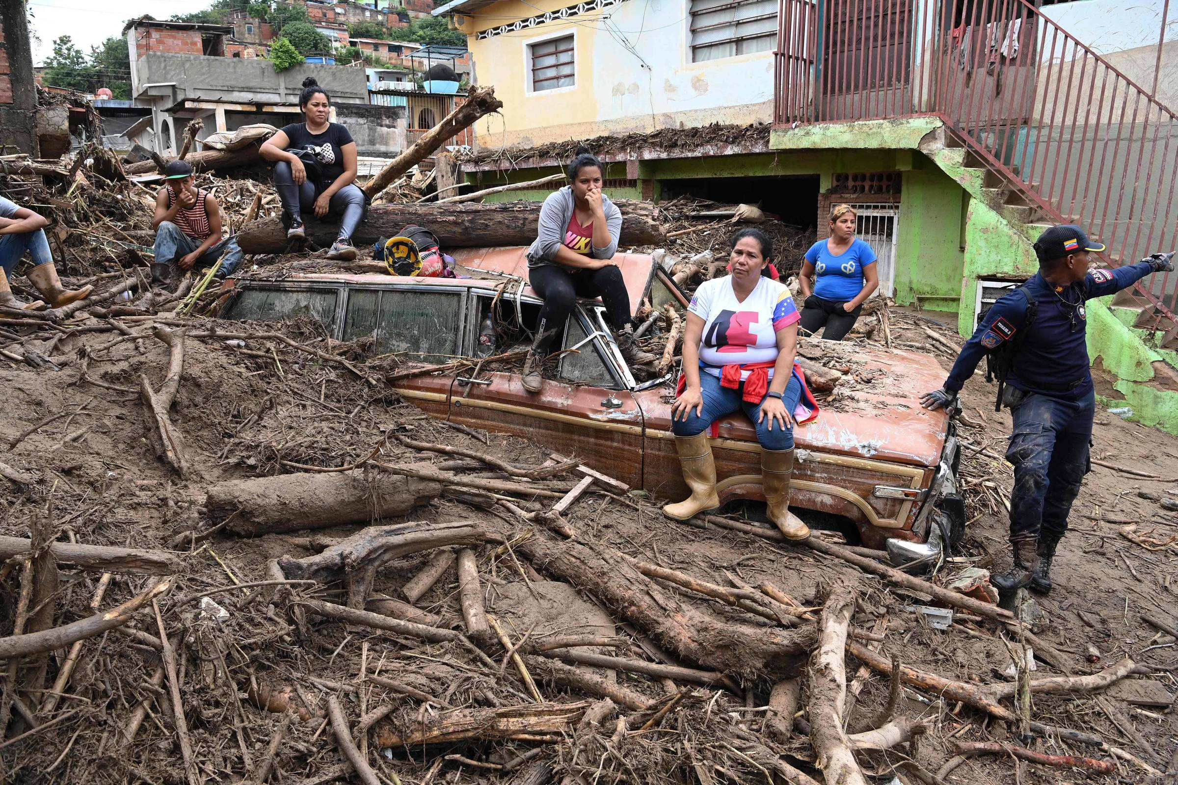 Deslizamento De Terra Na Venezuela Deixa Mortos E Desaparecidos