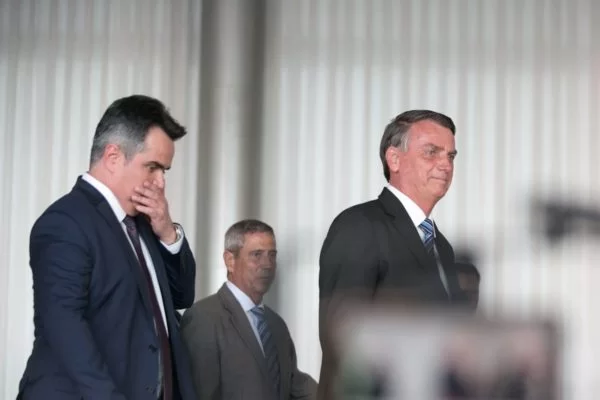 Antes do relatório da Defesa, Bolsonaro recebe Ciro Nogueira e Fábio Faria
