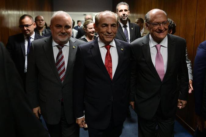 Equipe de transição do governo Lula deve apresentar minuta da PEC Emergencial nesta terça-feira