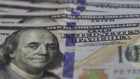 Dólar sobe mais de 1% ante real com temor de recessão global e eleições locais