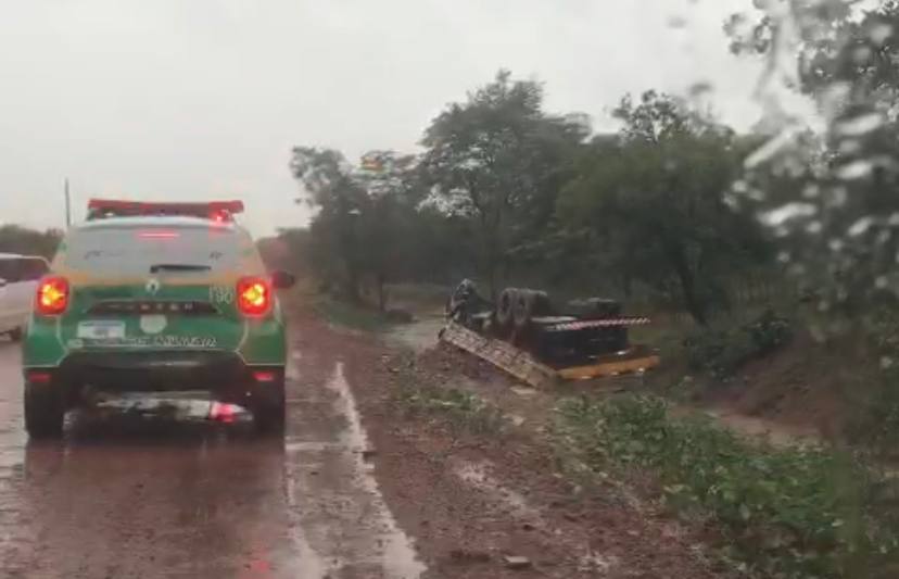 Caminhão tomba e mata motorista em Campo Maior
