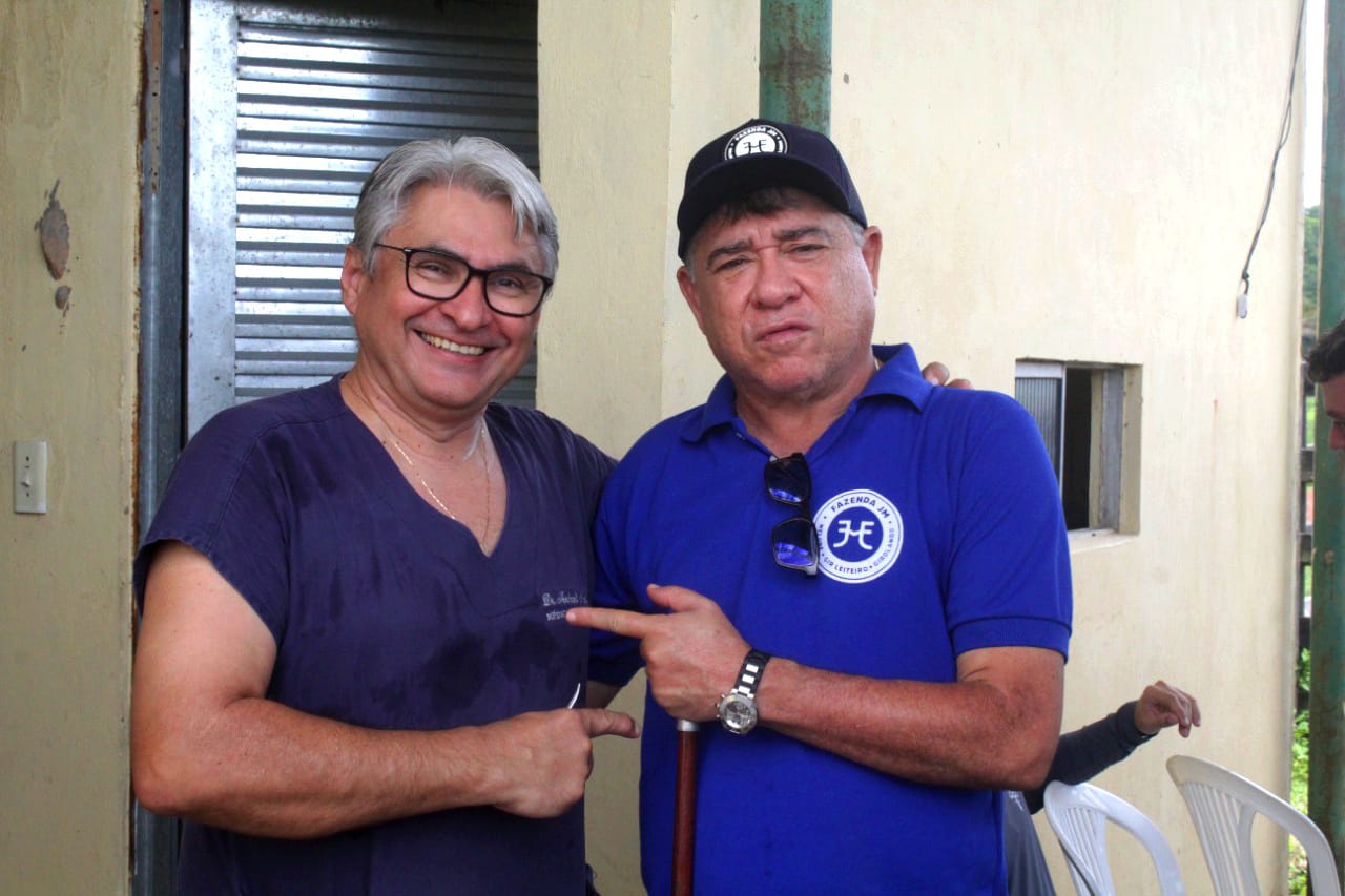 João Médson com o médico veterinário, Michael Medeiros.