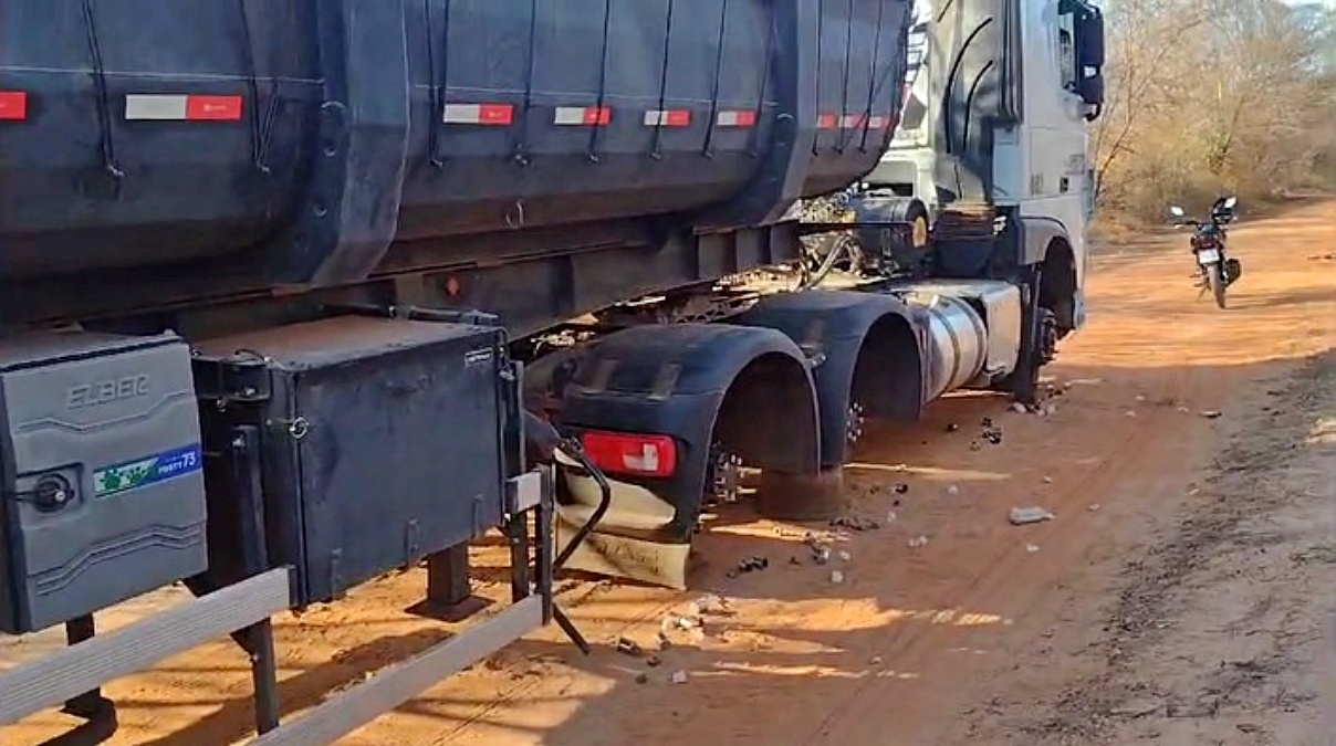 Vídeo: criminosos sequestram motorista e roubam pneus de caminhão no Piauí