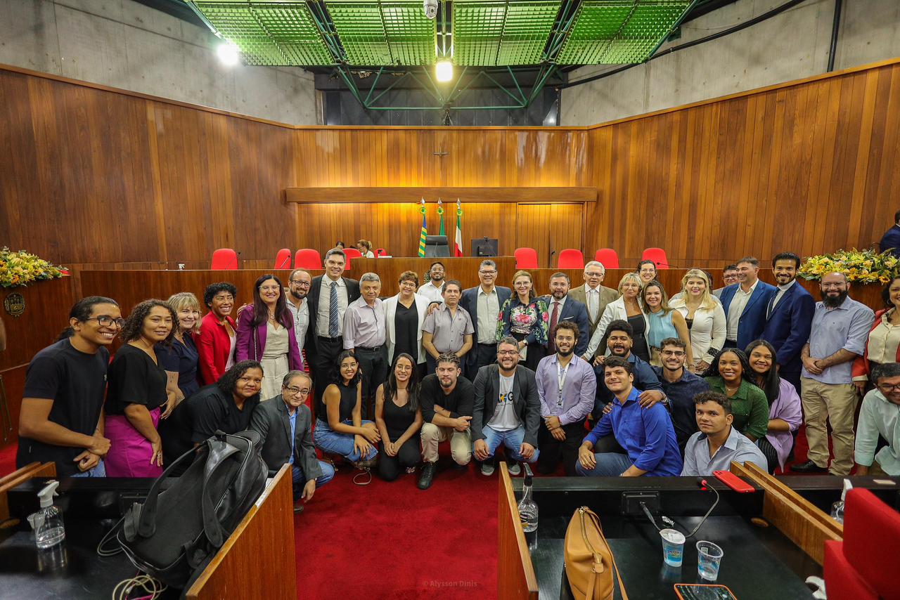 Sessão Solene presta homenagem aos 50 anos do CCHL celebração de