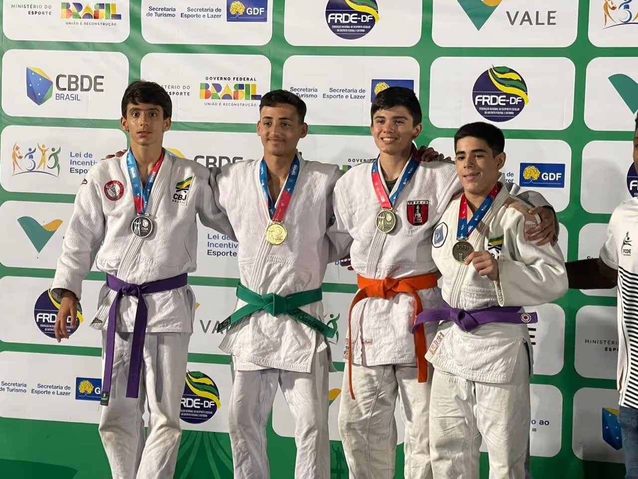 Judô primaverense conquista duas medalhas nos Jogos Escolares Brasileiros  (JEB's) em Brasília - Notícias - Prefeitura Municipal de Primavera do Leste