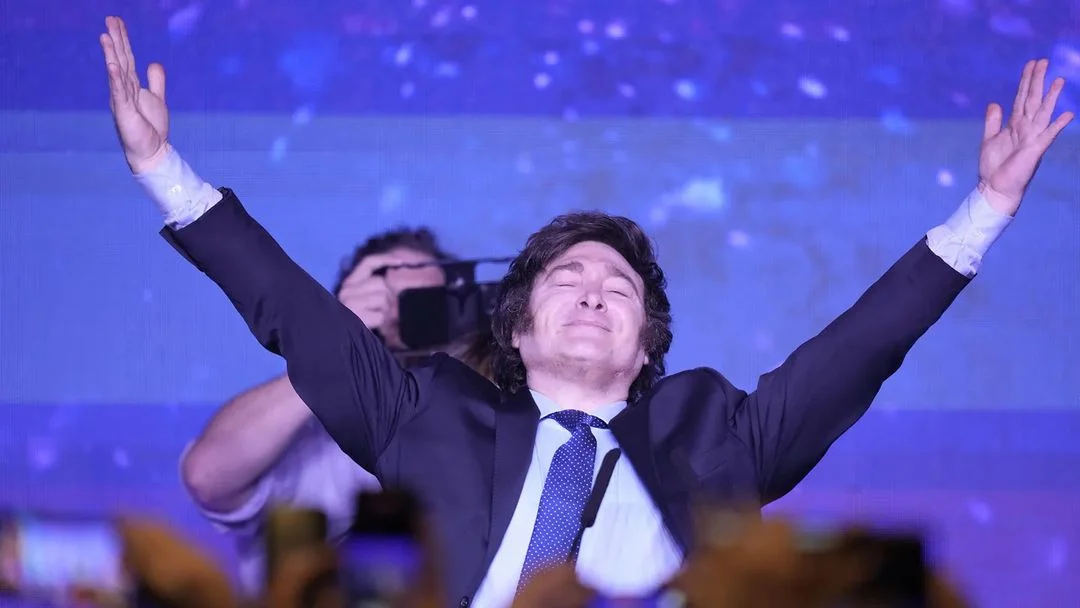 Javier Milei derruba peronismo e é eleito presidente da Argentina