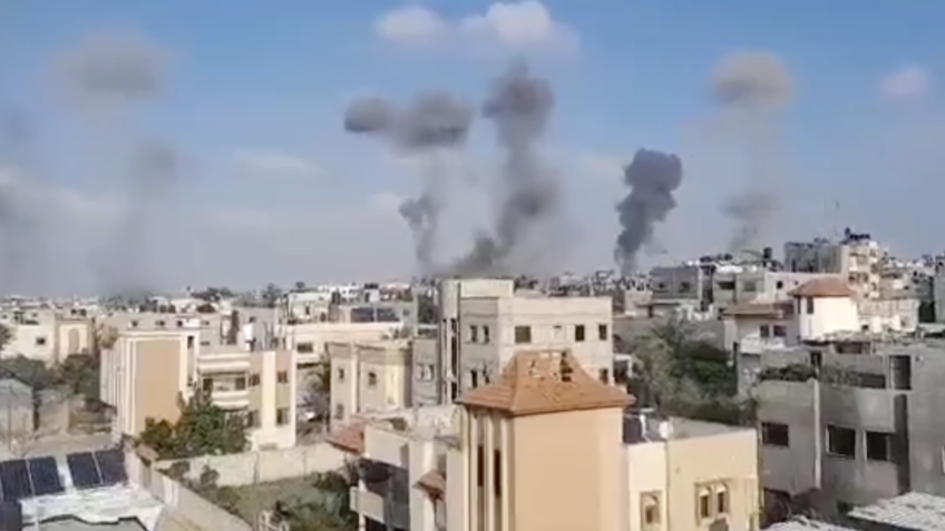 A cidade de Khan Yunis, na Faixa de Gaza, foi atingida pelos bombardeios de Israel depois do fim do cessar-fogo entre o país e o Hamas