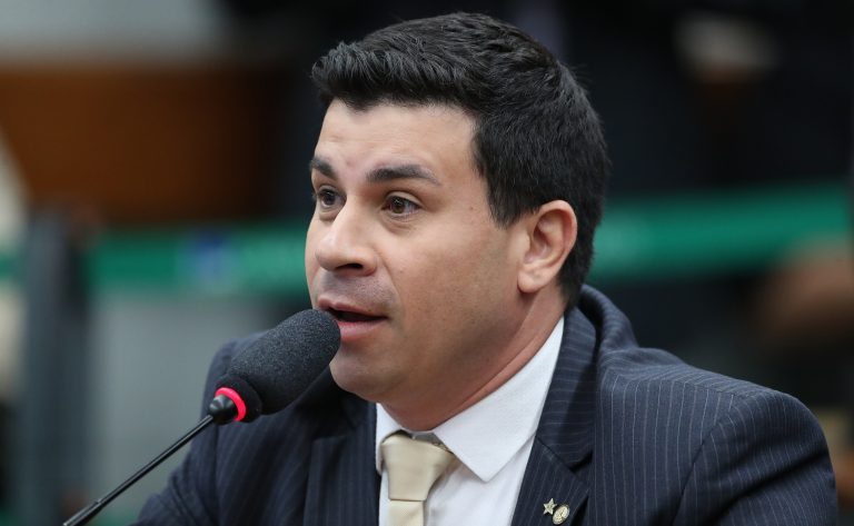 Carlos Veras recomendou a aprovação do texto do Senado
