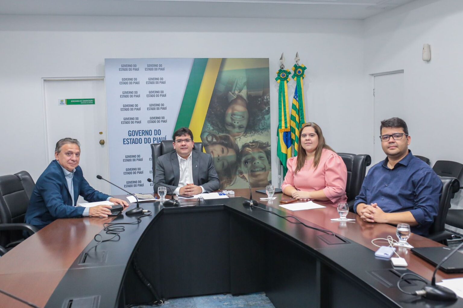 Rafael Fonteles em reunião