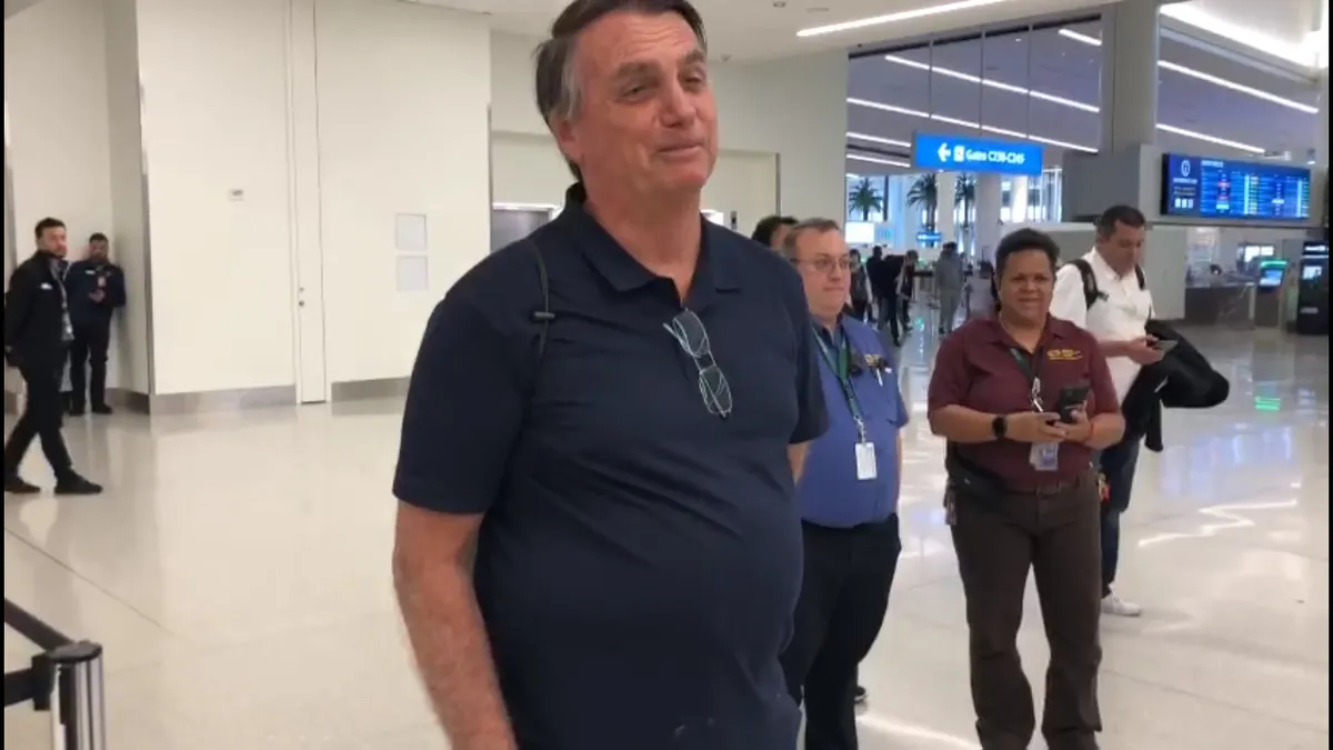 Bolsonaro chega ao Brasil após 89 dias nos Estados Unidos