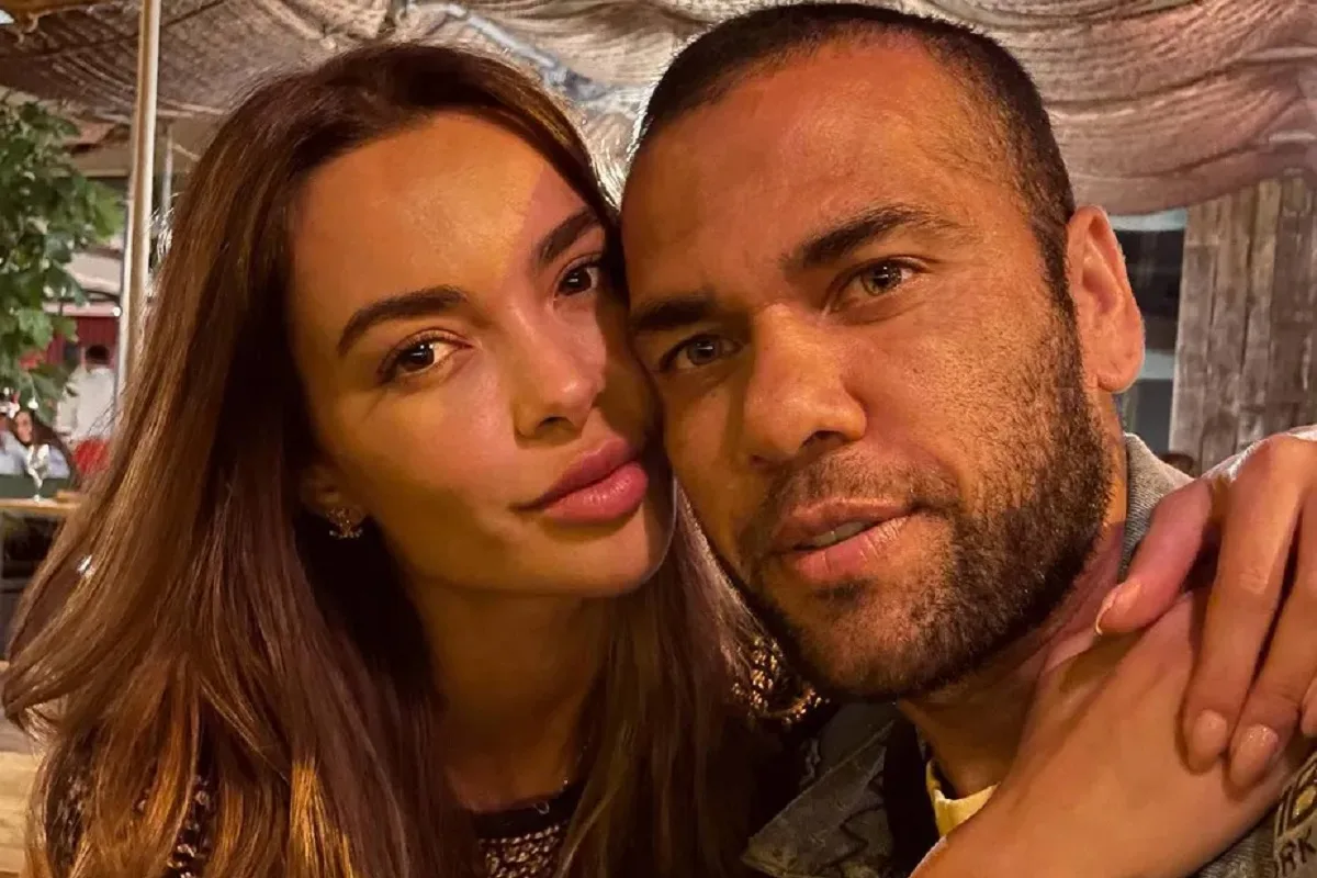 Esposa de Daniel Alves anuncia divórcio em carta: “encerro uma etapa da minha vida”