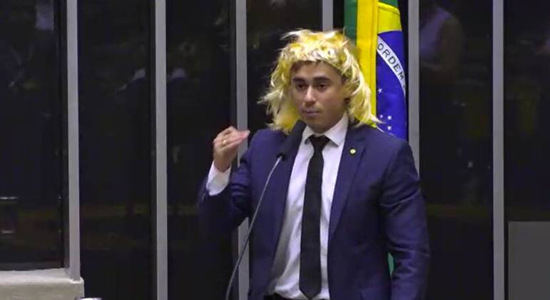 Parlamentares querem cassação de Nikolas Ferreira após discurso criticando mulheres trans