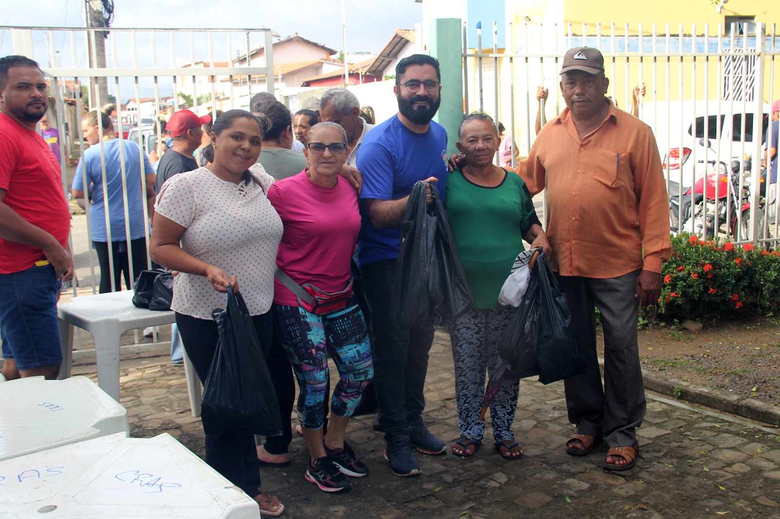 Prefeitura De Gua Branca Distribui Peixes Para Fam Lias Vulner Veis