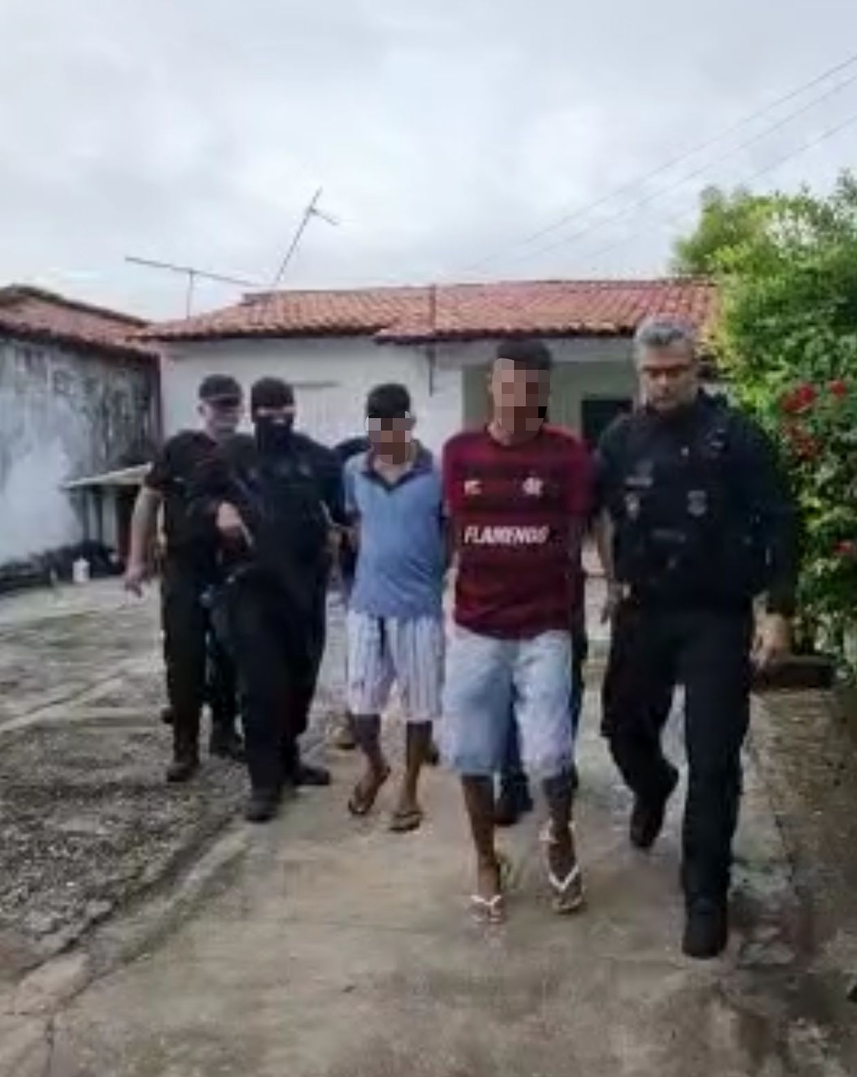 Polícia Civil prende irmãos condenados por roubo na Zona Sudeste de