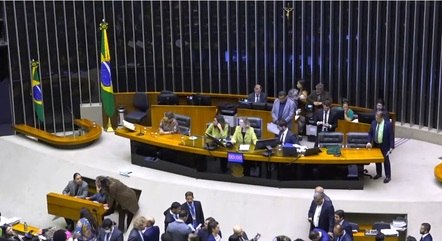 Câmara aprova suspensão de dispositivos de decretos de Lula sobre saneamento