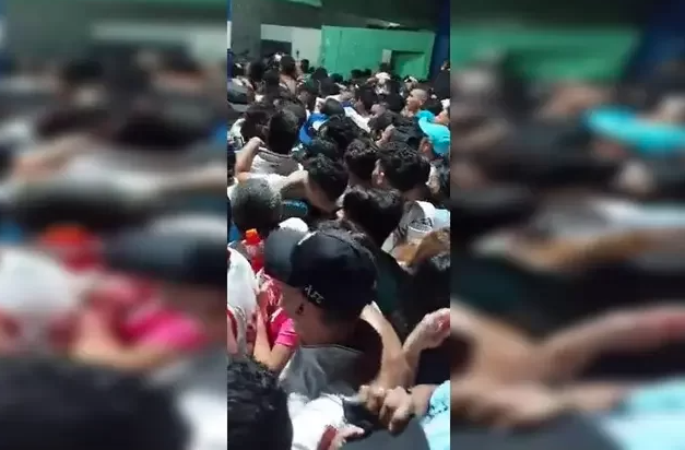 Tumulto em partida de futebol deixa 12 mortos em estádio de El Salvador