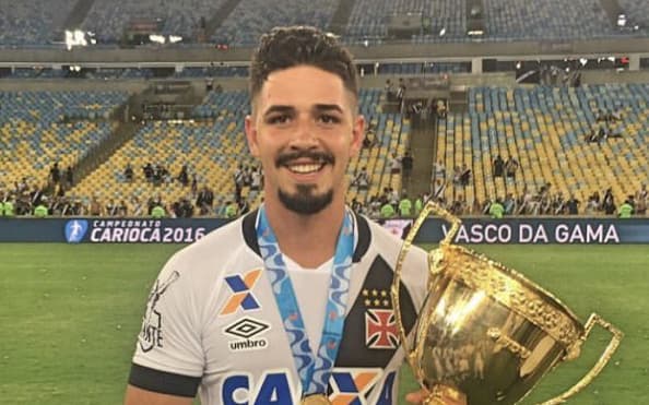 Zagueiro ex-Vasco morre em acidente de carro no Rio de Janeiro