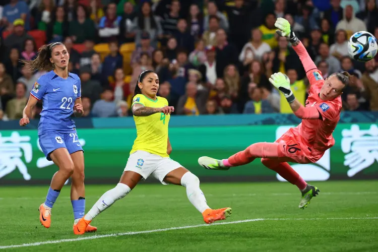 Brasil perde para França no segundo jogo da Copa do Mundo Feminina