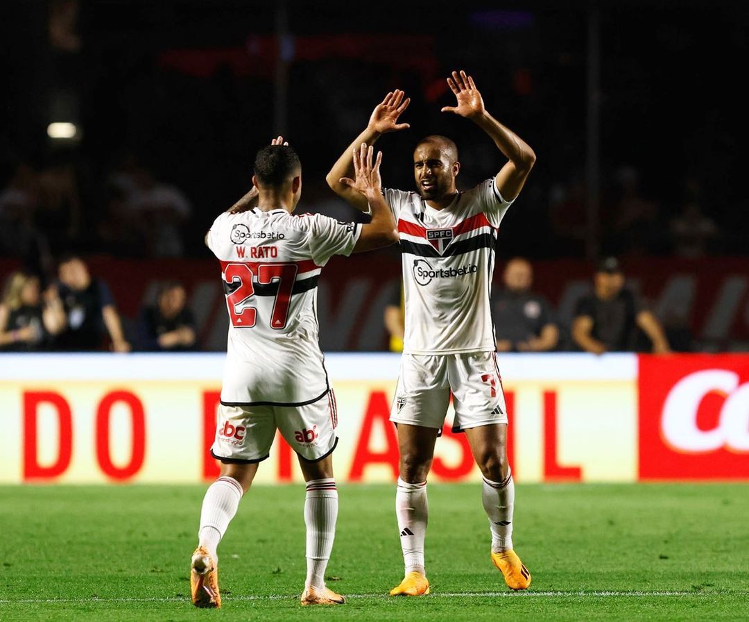 O CORINTHIANS GOLEIA O SÃ PAULO E FICA COM A TAÇA