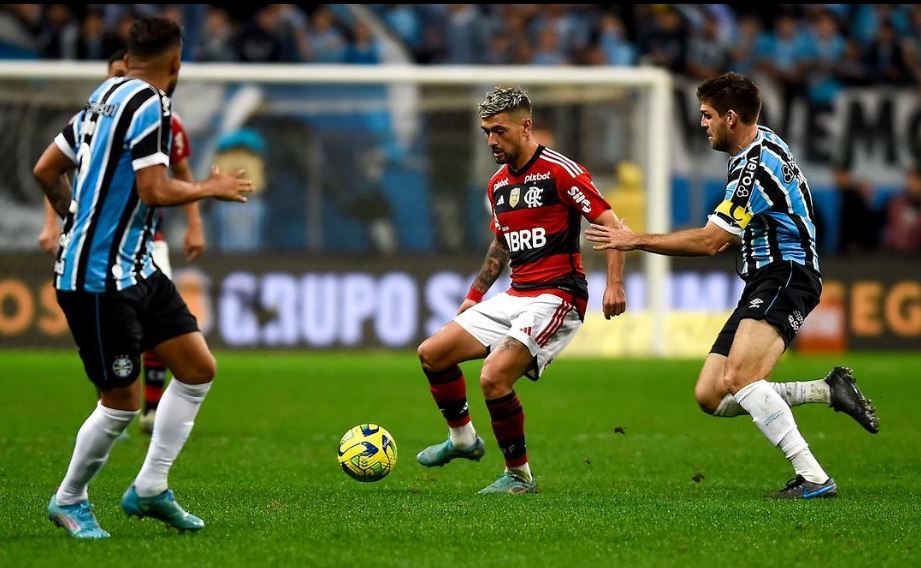 ARRASCAETA E LUIZ ARAÚJO MACHUCADOS 