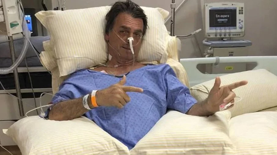 Ex-presidente Jair Bolsonaro passa por duas cirurgias em São Paulo