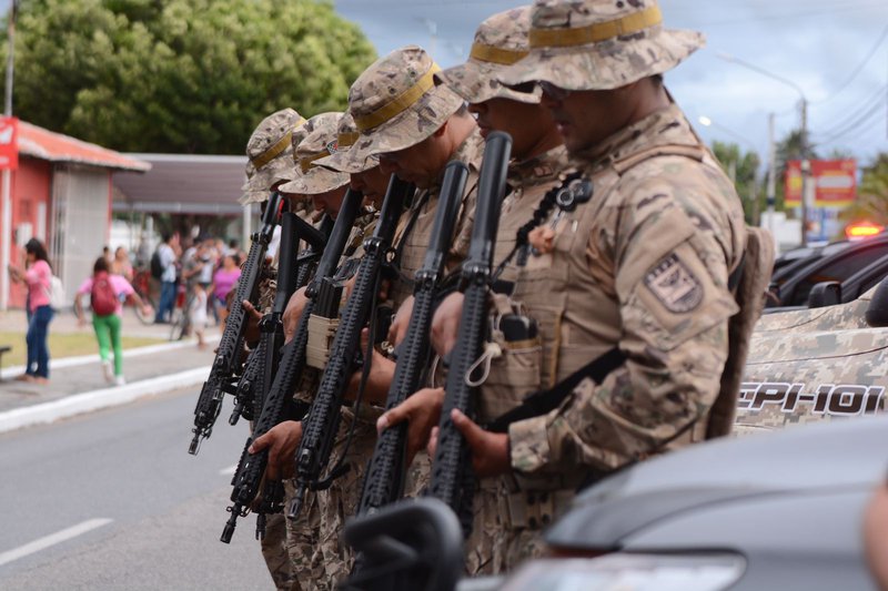 Governador do Piauí regulamenta uso de força policial para cumprimento de ordens judiciais