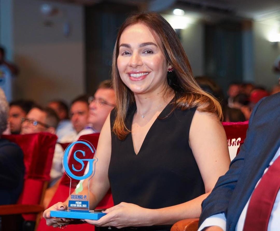 Primeira-dama Isabel Fonteles recebe prêmio Gestor Social Coegemas 2023.