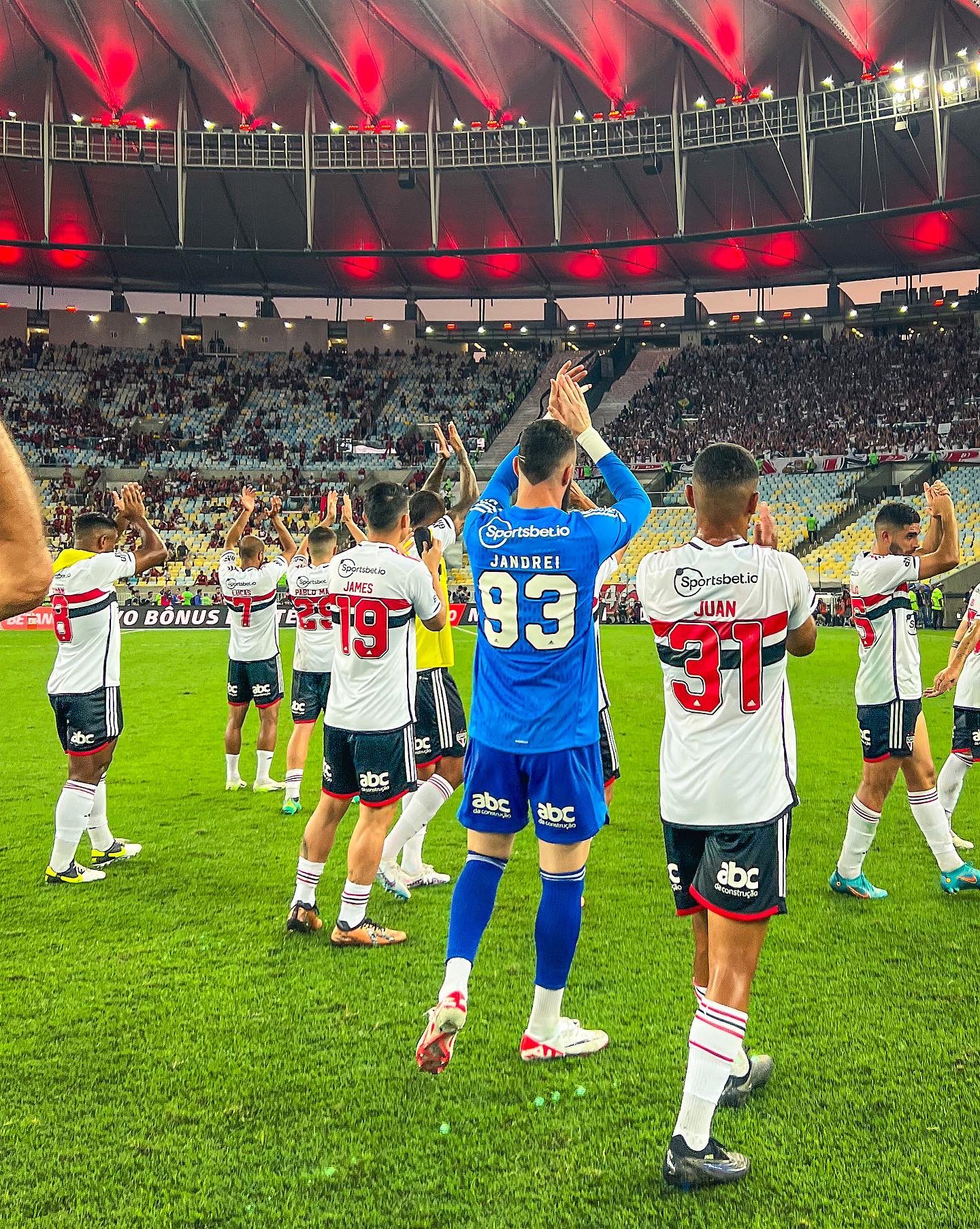 São Paulo controla Flamengo no Rio e abre vantagem na decisão da Copa do Brasil