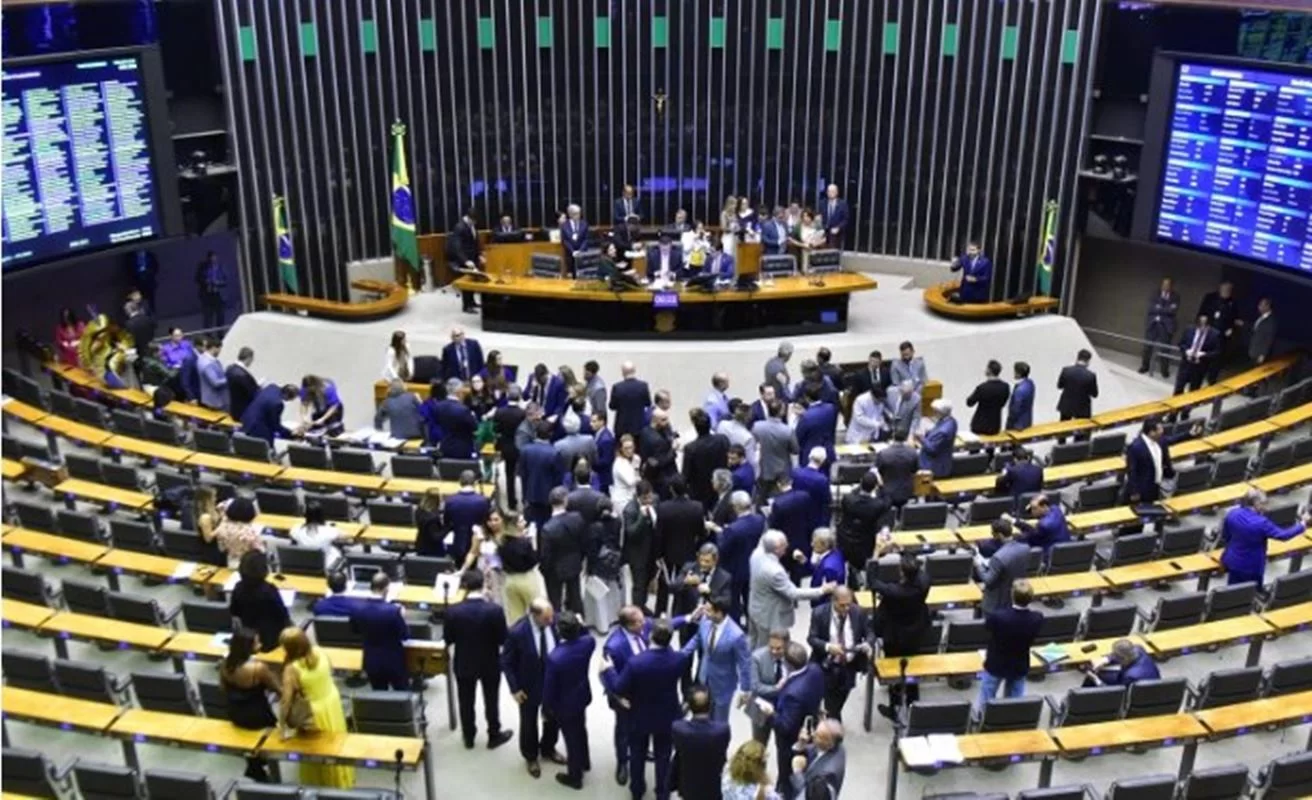 Congresso, conservador e de direita, quer minar PT nas eleições