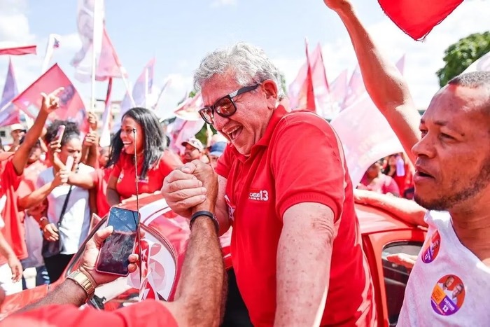 Luiz Carlos Caetano (PT) foi eleito prefeito de Camaçari (BA)