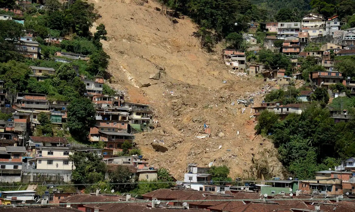 Ossada humana achada em Petrópolis pode ser de vítima de chuva de 2022