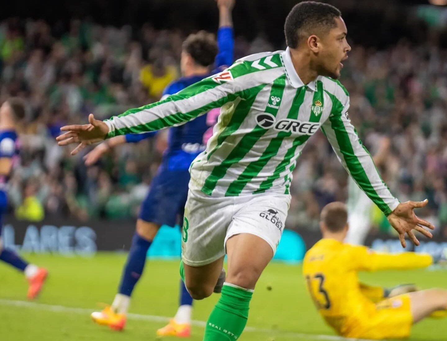 Vitor Roque, em partida pelo Real B&eacute;tis.