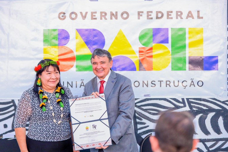 Wellington Dias recebe homenagem por parcerias entre o MDS e a Funai