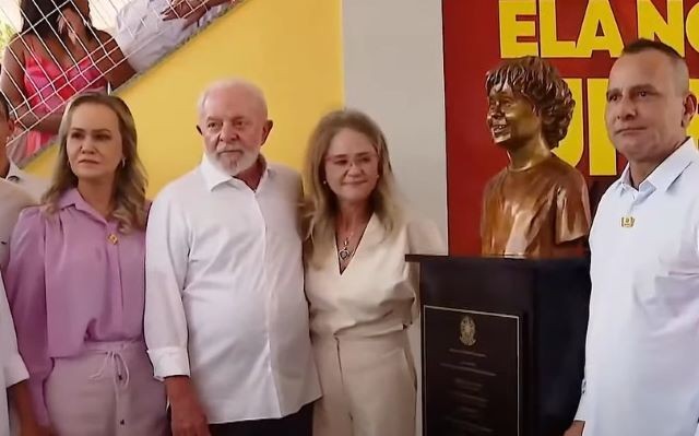 Lula participa de inauguração de escola em homenagem ao neto