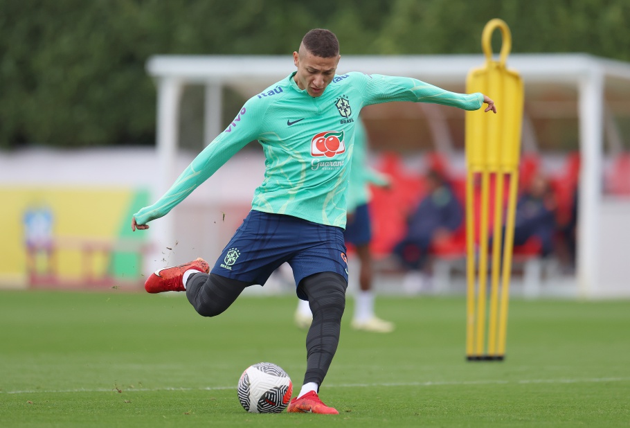 Dorival Júnior ensaia Seleção para o confronto contra a Inglaterra