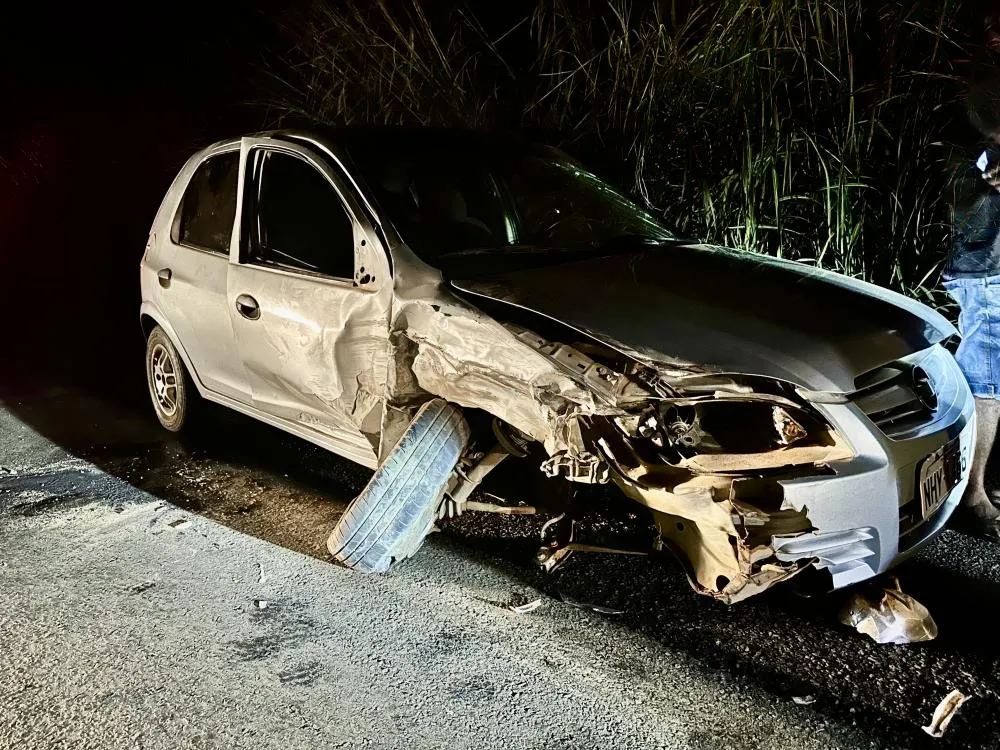 Carros ficam danificados após colisão na BR 343 próximo à rodoviária