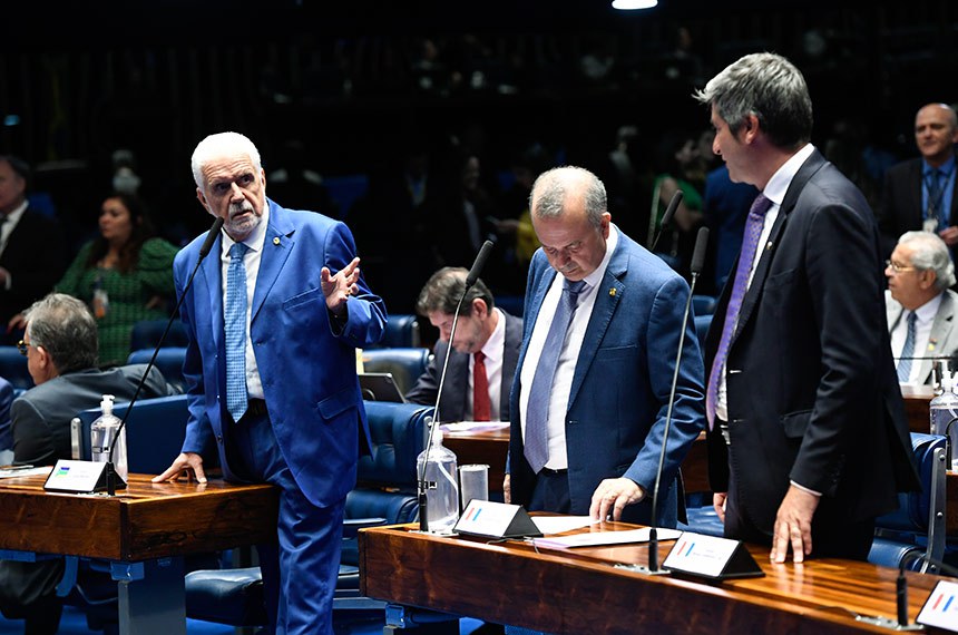 Os líderes do governo, Jaques Wagner, da oposição, Rogério Marinho, e do PL, Carlos Portinho