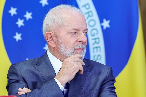 Presidente Lula visita indústria da JBS e faz discurso contra a mentira