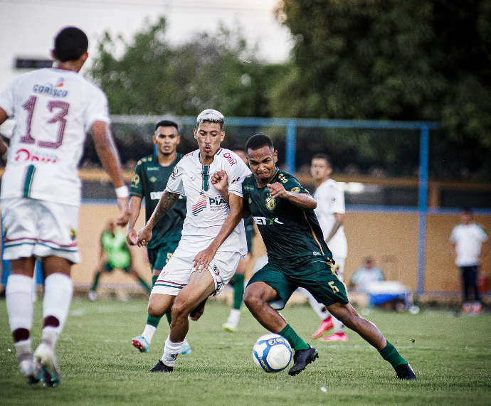 Altos goleia Fluminense do Piauí por 3 a 0 e entra no G-4