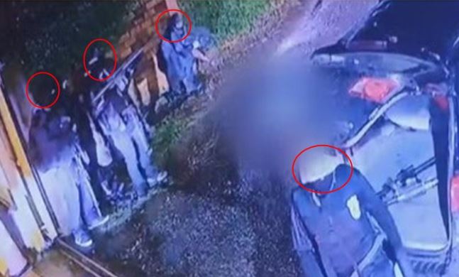 VÍDEO Bandido e policial morrem em tiroteio durante assalto a carro