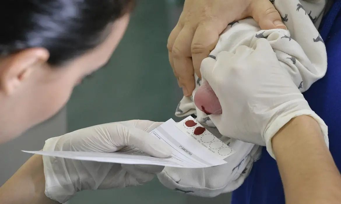 Serviço de Triagem Neonatal visitará maternidades em julho para alertar sobre importância do teste do pezinho