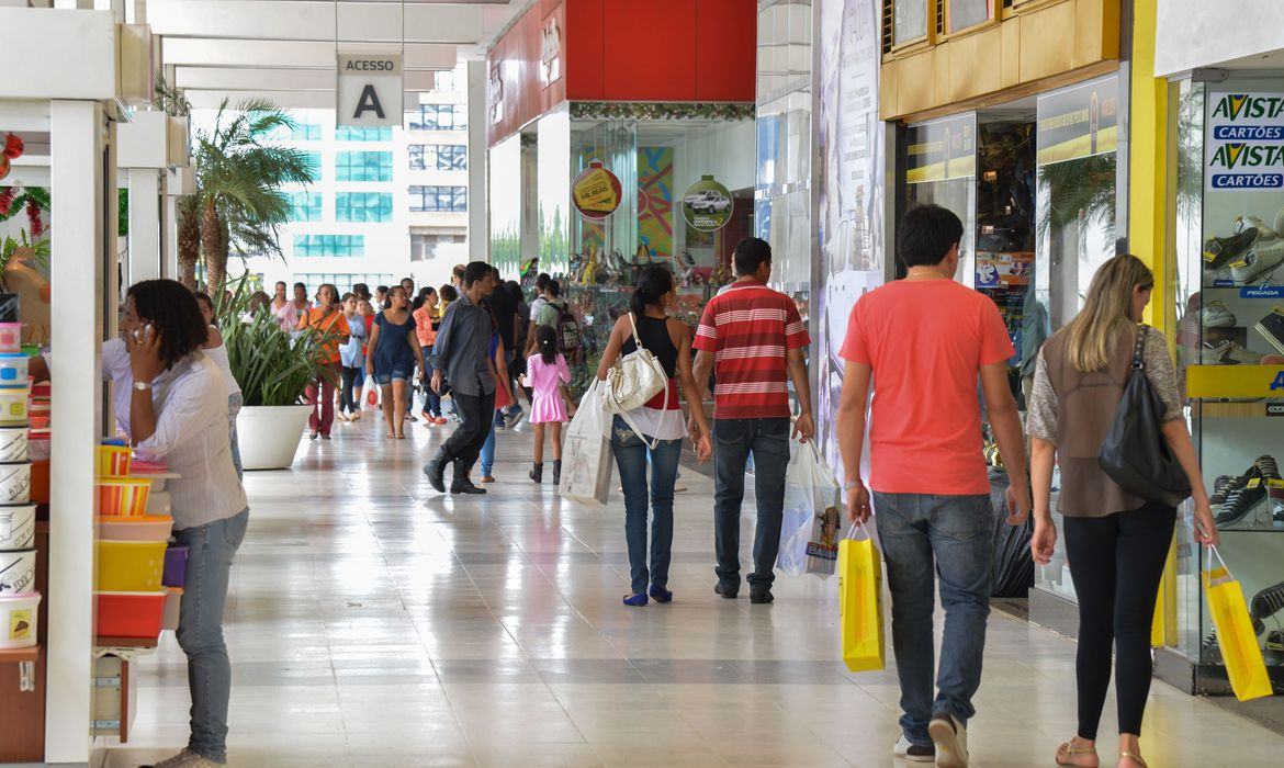 Vendas para o Dia dos Namorados devem crescer até 5 aponta Sindilojas