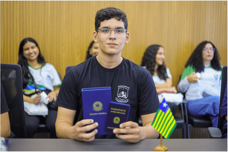 _Registro em evento do governo do Piauí, que aproveitou para tirar uma lasquinha do mérito do estudante