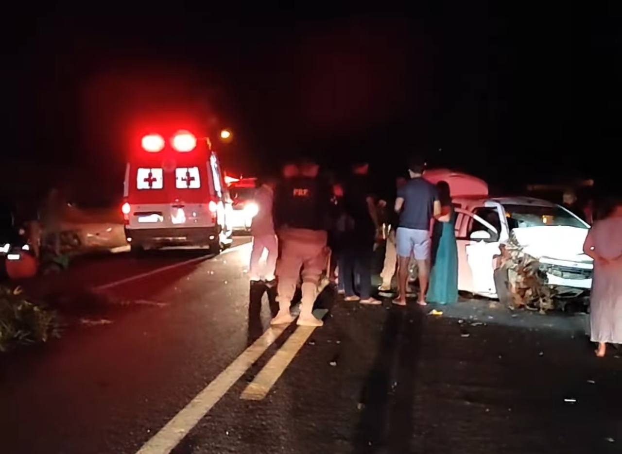 Acidente entre três carros