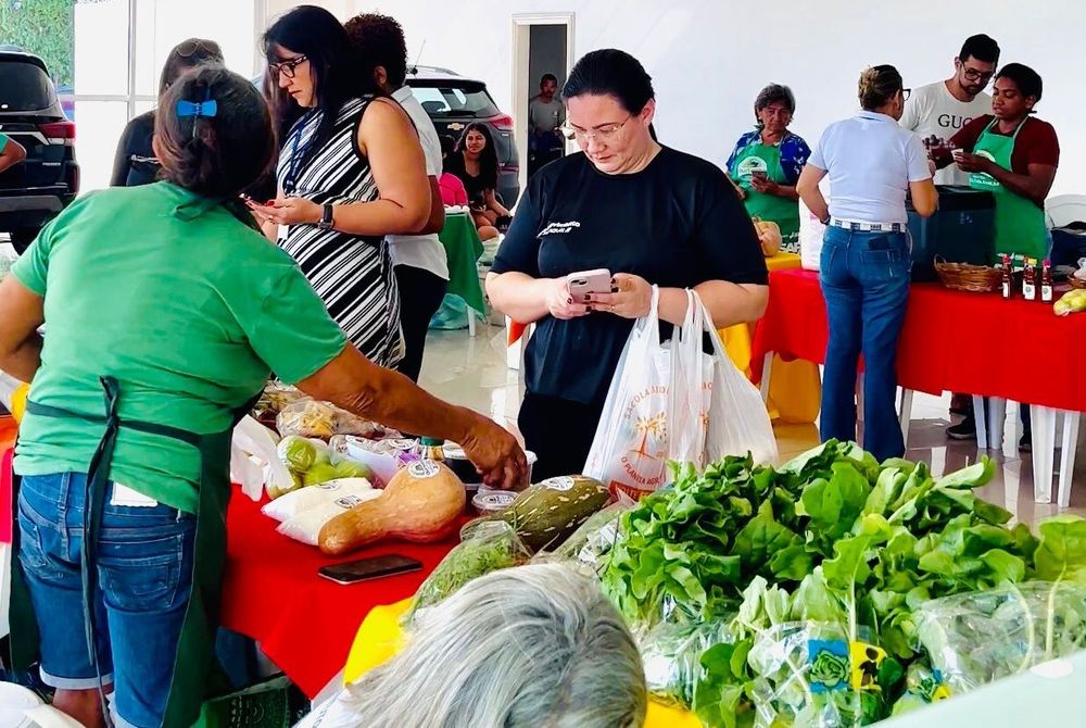 Quitanda da Agricultura Familiar leva produtos saudáveis a clientes de concessionária de veículos