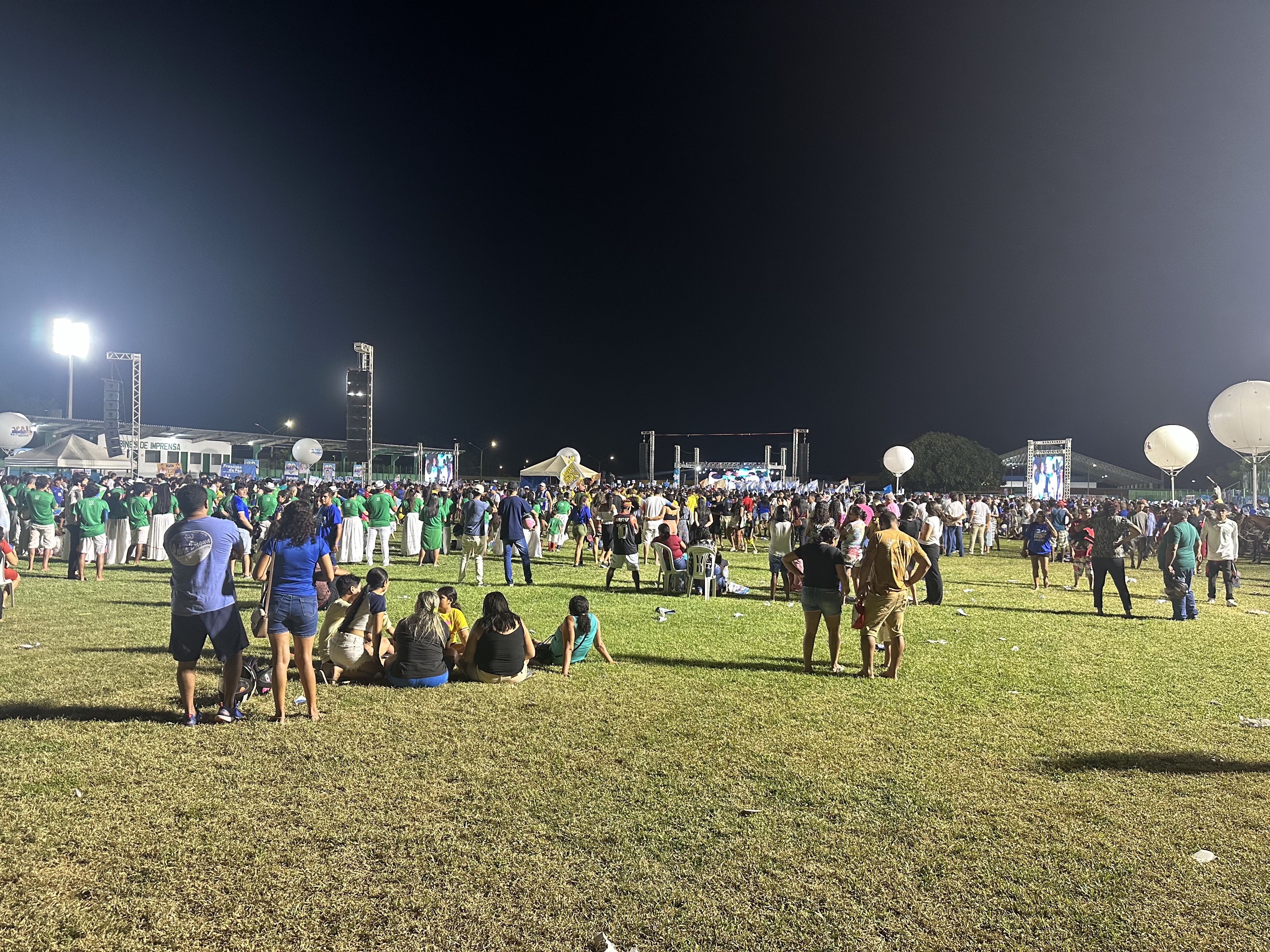 Gracinha fracassa e ocupa apenas 30% de estádio durante convenção de Emanuel em Parnaíba