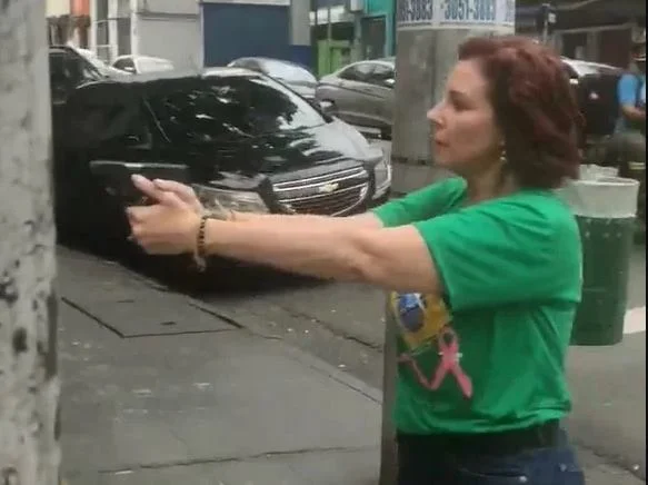 Condenação de Carla Zambelli no STF transita em julgado; extradição em curso