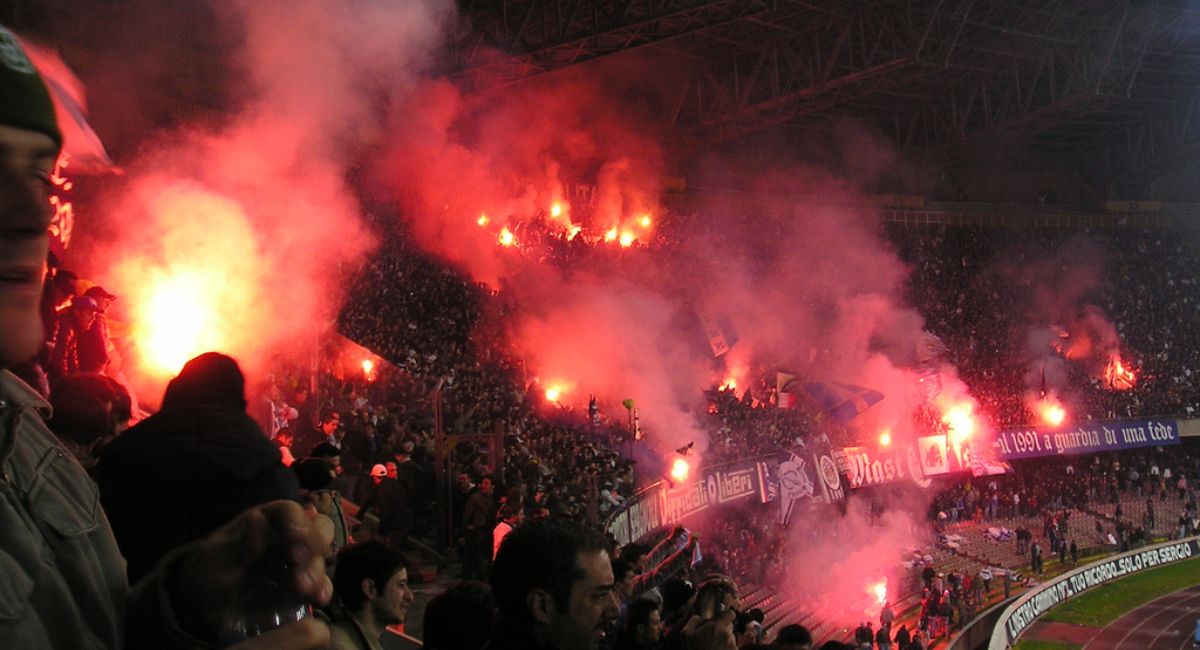 Ultras do Napoli atacam torcedores do Sporting antes da champions