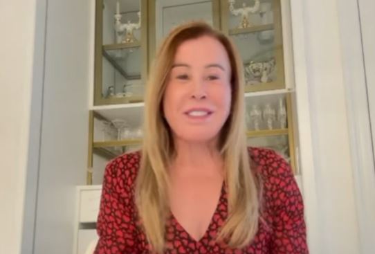 Zilu Godoi volta ao Brasil e reencontra Zezé Di Camargo em festa