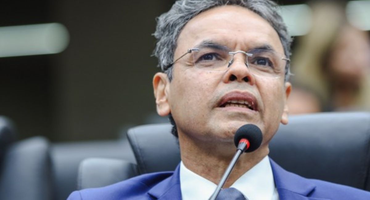 Dr. Gil Carlos